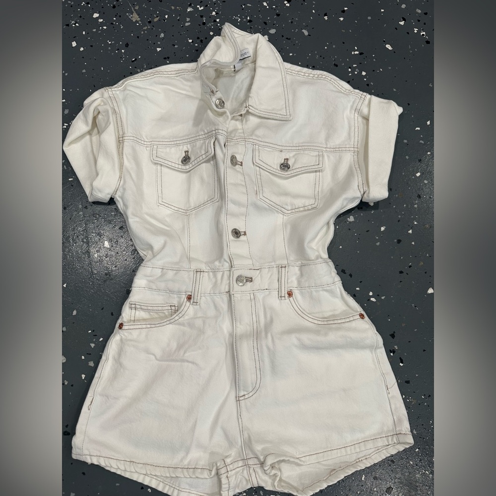 Zara cream romper - Picture 2 of 14